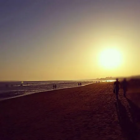 Playa Central: Piscina, Netflix Y Comodidades Playeras *