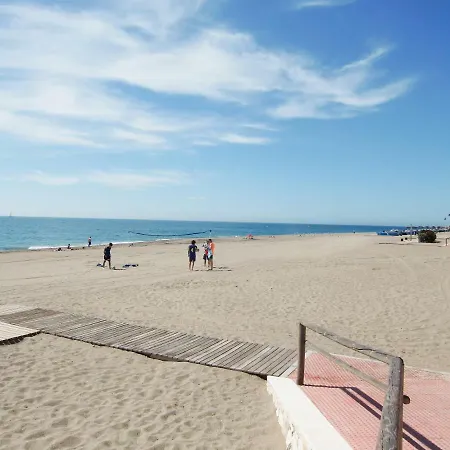 Playa Central: Piscina, Netflix Y Comodidades Playeras * Fuengirola
