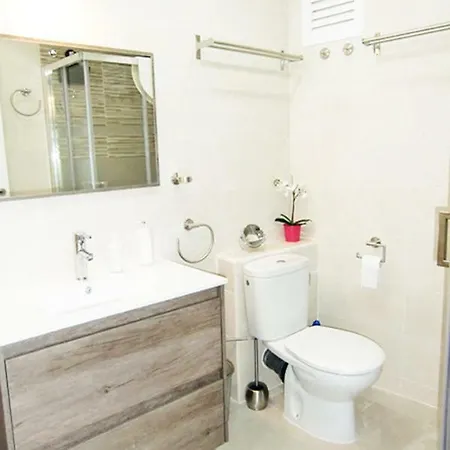 Playa Central: Piscina, Netflix Y Comodidades Playeras * Fuengirola