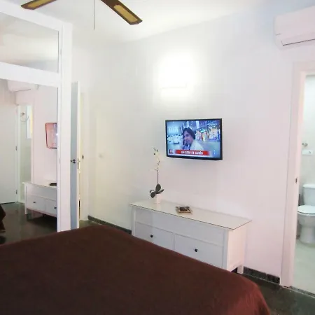 Con Piscina A 150 Metros Playa Netflix P Video Aire Acondicionado Calefaccion Toallas Y Sillas Playa Sombrilla 2 Terrazas Sobre Piscina Centro Ciudad 1 Smart Tv Por フエンヒロラ