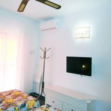 Playa Central: Piscina, Netflix Y Comodidades Playeras * Fuengirola