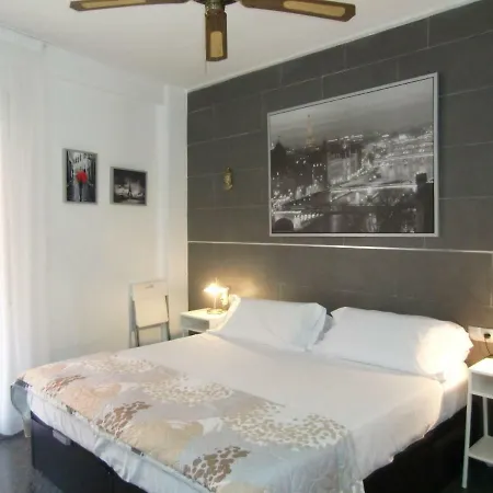 Playa Central: Piscina, Netflix Y Comodidades Playeras Fuengirola