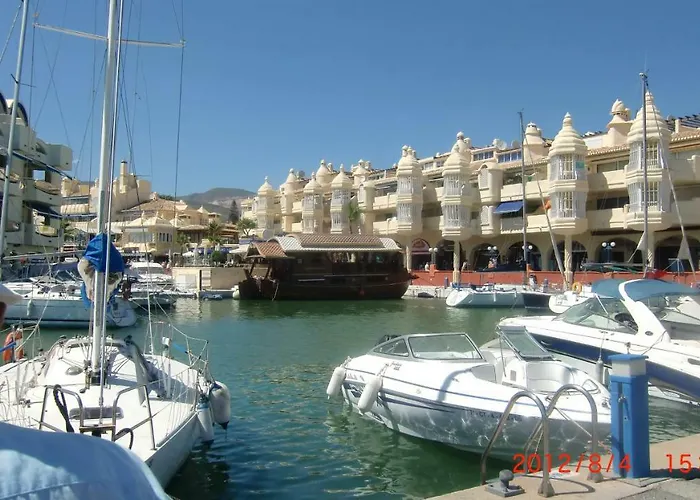 Daire Con Piscina A 150 Metros Playa Netflix P Video Aire Acondicionado Calefaccion Toallas Y Sillas Playa Sombrilla 2 Terrazas Sobre Piscina Centro Ciudad 1 Smart Tv Por Fuengirola