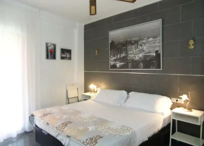 Con Piscina A 150 Metros Playa Netflix P Video Aire Acondicionado Calefaccion Toallas Y Sillas Playa Sombrilla 2 Terrazas Sobre Piscina Centro Ciudad 1 Smart Tv Por Fuengirola