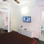 Playa Central: Piscina, Netflix Y Comodidades Playeras Fuengirola