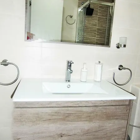 Con Piscina A 150 Metros Playa Netflix P Video Aire Acondicionado Calefaccion Toallas Y Sillas Playa Sombrilla 2 Terrazas Sobre Piscina Centro Ciudad 1 Smart Tv Por דירה פואנגירולה