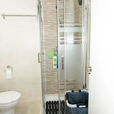 Con Piscina A 150 Metros Playa Netflix P Video Aire Acondicionado Calefaccion Toallas Y Sillas Playa Sombrilla 2 Terrazas Sobre Piscina Centro Ciudad 1 Smart Tv Por דירה *