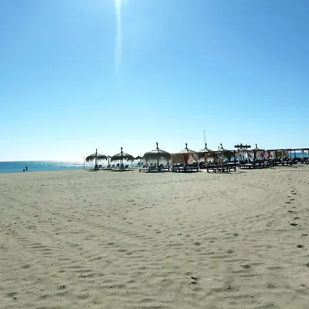 Playa Central: Piscina, Netflix Y Comodidades Playeras
