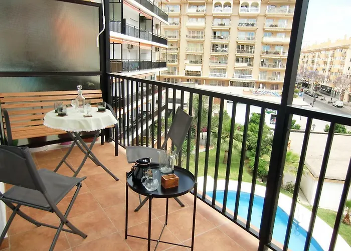 Con Piscina A 150 Metros Playa Netflix P Video Aire Acondicionado Calefaccion Toallas Y Sillas Playa Sombrilla 2 Terrazas Sobre Piscina Centro Ciudad 1 Smart Tv Por * Fuengirola