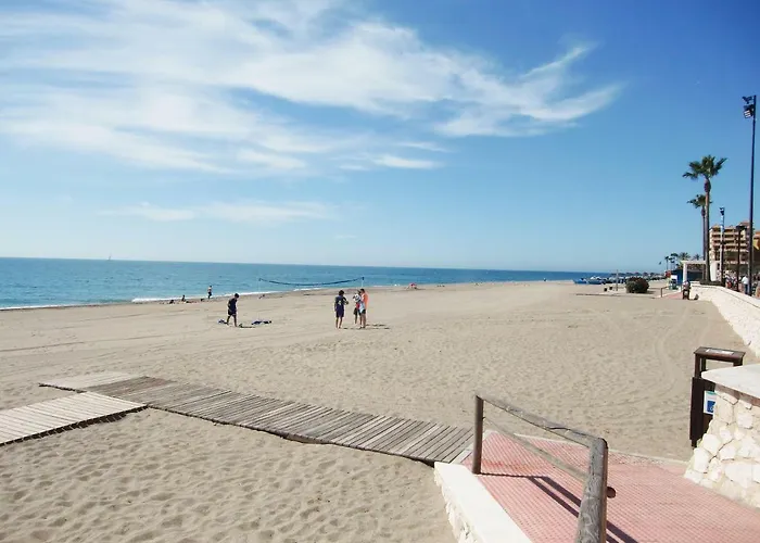 Con Piscina A 150 Metros Playa Netflix P Video Aire Acondicionado Calefaccion Toallas Y Sillas Playa Sombrilla 2 Terrazas Sobre Piscina Centro Ciudad 1 Smart Tv Por * Fuengirola