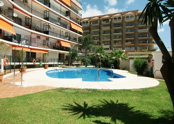Con Piscina A 150 Metros Playa Netflix P Video Aire Acondicionado Calefaccion Toallas Y Sillas Playa Sombrilla 2 Terrazas Sobre Piscina Centro Ciudad 1 Smart Tv Por Apartamento Fuengirola