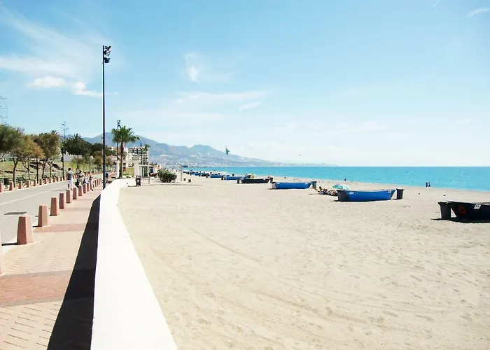 Con Piscina A 150 Metros Playa Netflix P Video Aire Acondicionado Calefaccion Toallas Y Sillas Playa Sombrilla 2 Terrazas Sobre Piscina Centro Ciudad 1 Smart Tv Por Appartement Fuengirola