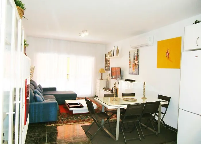 Con Piscina A 150 Metros Playa Netflix P Video Aire Acondicionado Calefaccion Toallas Y Sillas Playa Sombrilla 2 Terrazas Sobre Piscina Centro Ciudad 1 Smart Tv Por Apartamento Fuengirola