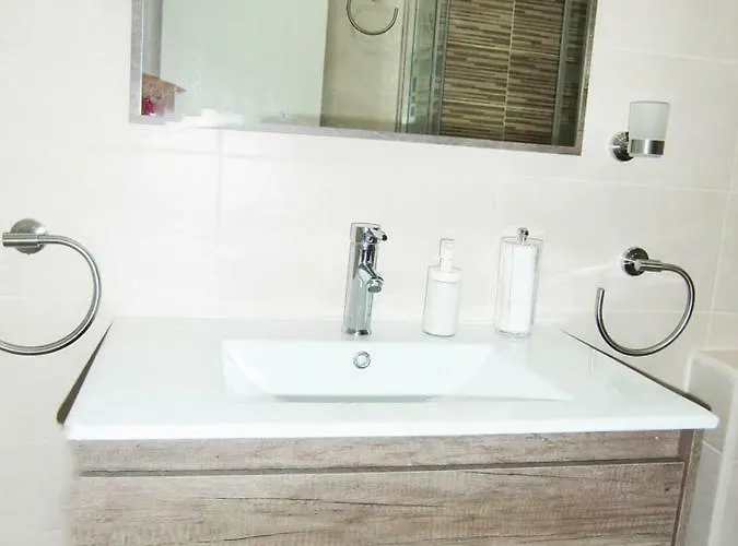 Con Piscina A 150 Metros Playa Netflix P Video Aire Acondicionado Calefaccion Toallas Y Sillas Playa Sombrilla 2 Terrazas Sobre Piscina Centro Ciudad 1 Smart Tv Por Appartement Fuengirola