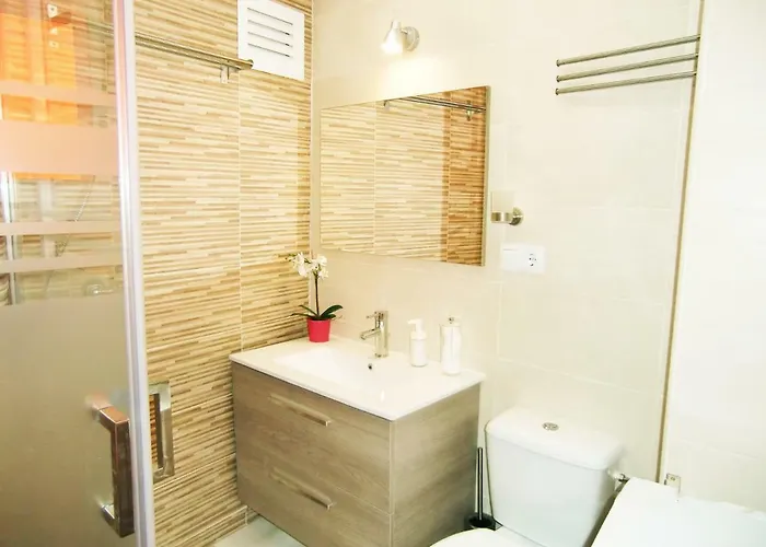 Apartamento Con Piscina A 150 Metros Playa Netflix P Video Aire Acondicionado Calefaccion Toallas Y Sillas Playa Sombrilla 2 Terrazas Sobre Piscina Centro Ciudad 1 Smart Tv Por *