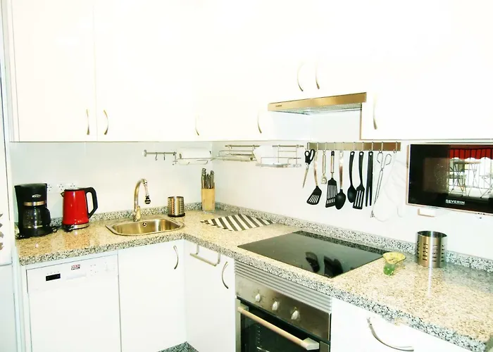 Con Piscina A 150 Metros Playa Netflix P Video Aire Acondicionado Calefaccion Toallas Y Sillas Playa Sombrilla 2 Terrazas Sobre Piscina Centro Ciudad 1 Smart Tv Por * Fuengirola