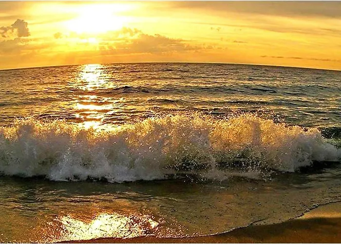 Con Piscina A 150 Metros Playa Netflix P Video Aire Acondicionado Calefaccion Toallas Y Sillas Playa Sombrilla 2 Terrazas Sobre Piscina Centro Ciudad 1 Smart Tv Por * Fuengirola