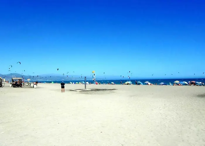 Con Piscina A 150 Metros Playa Netflix P Video Aire Acondicionado Calefaccion Toallas Y Sillas Playa Sombrilla 2 Terrazas Sobre Piscina Centro Ciudad 1 Smart Tv Por Apartamento Fuengirola