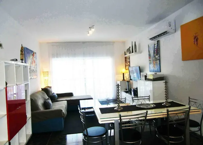 Con Piscina A 150 Metros Playa Netflix P Video Aire Acondicionado Calefaccion Toallas Y Sillas Playa Sombrilla 2 Terrazas Sobre Piscina Centro Ciudad 1 Smart Tv Por Apartamento Fuengirola