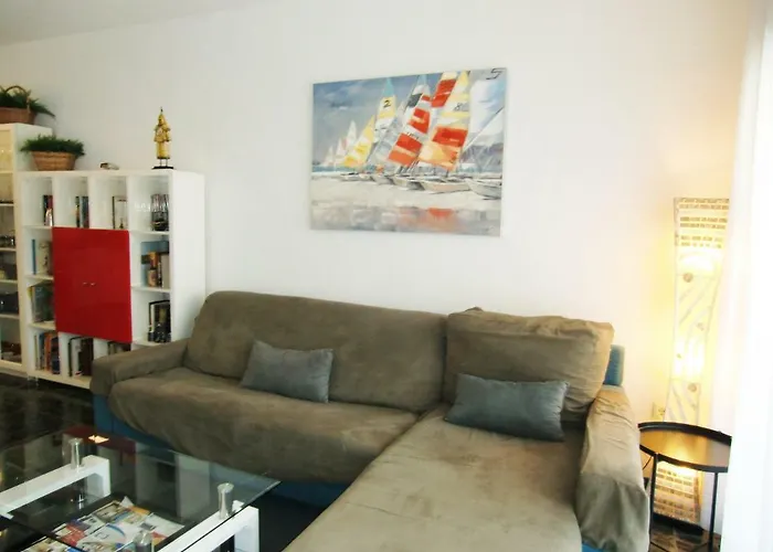 Con Piscina A 150 Metros Playa Netflix P Video Aire Acondicionado Calefaccion Toallas Y Sillas Playa Sombrilla 2 Terrazas Sobre Piscina Centro Ciudad 1 Smart Tv Por Apartamento Fuengirola