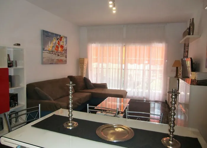Apartamento Con Piscina A 150 Metros Playa Netflix P Video Aire Acondicionado Calefaccion Toallas Y Sillas Playa Sombrilla 2 Terrazas Sobre Piscina Centro Ciudad 1 Smart Tv Por *