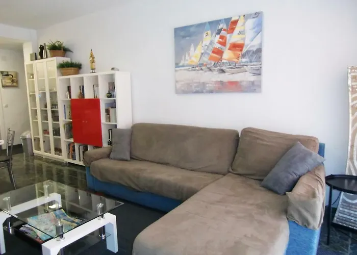 Con Piscina A 150 Metros Playa Netflix P Video Aire Acondicionado Calefaccion Toallas Y Sillas Playa Sombrilla 2 Terrazas Sobre Piscina Centro Ciudad 1 Smart Tv Por * Fuengirola