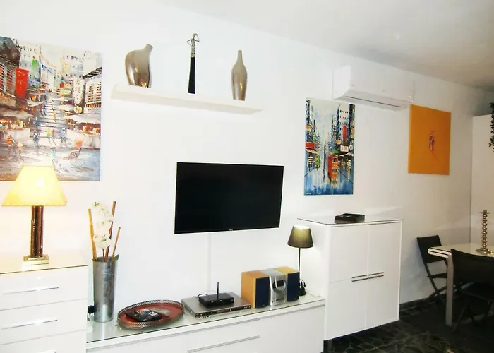 Con Piscina A 150 Metros Playa Netflix P Video Aire Acondicionado Calefaccion Toallas Y Sillas Playa Sombrilla 2 Terrazas Sobre Piscina Centro Ciudad 1 Smart Tv Por Appartement Fuengirola