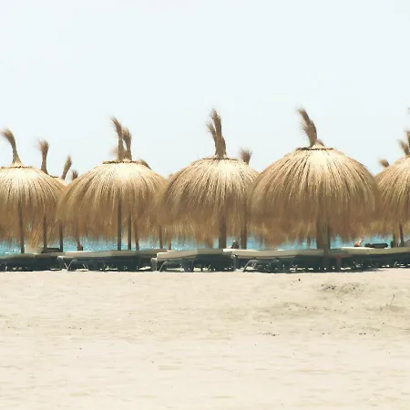 Апартаменти Con Piscina A 150 Metros Playa Netflix P Video Aire Acondicionado Calefaccion Toallas Y Sillas Playa Sombrilla 2 Terrazas Sobre Piscina Centro Ciudad 1 Smart Tv Por